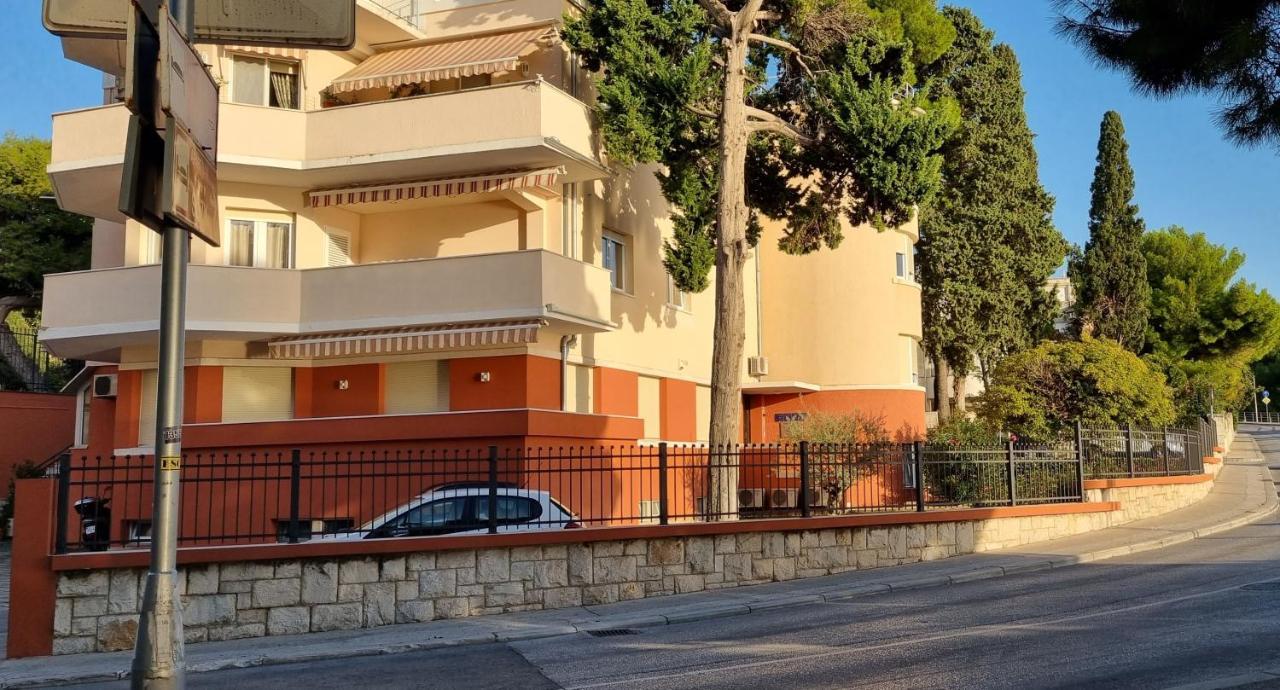 Apartments Suzy Split Exterior photo