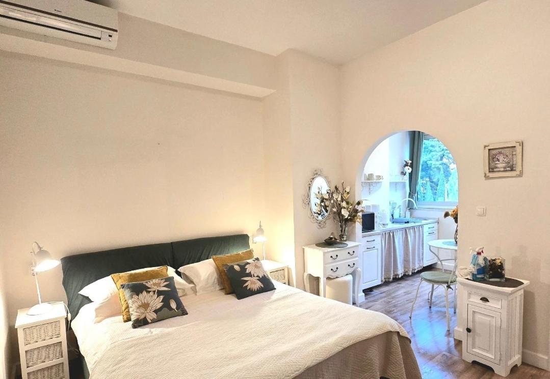Apartments Suzy Split Exterior photo